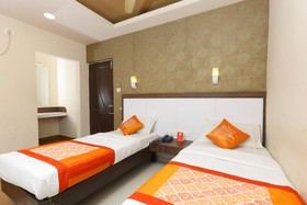 Hotel Emerald Manor by OYO Rooms