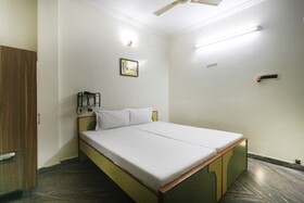 Hotel Le Palace by OYO Rooms