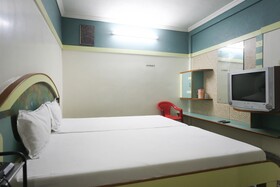 Hotel Le Palace by OYO Rooms