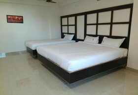 Hotel Nagoorar Inn