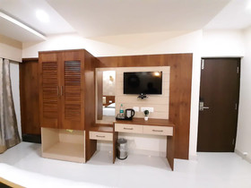 Liza Regency