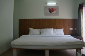 Lotels Hotel