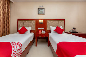 Metro Grand Hotel