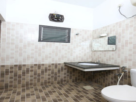 OYO 20004 SilverKey Kodambakkam