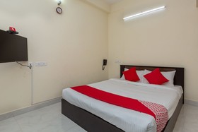 OYO 23081 Little Stay Service Apartments