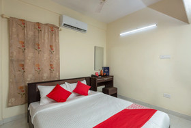 OYO 23081 Little Stay Service Apartments