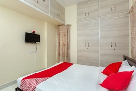 OYO 23081 Little Stay Service Apartments
