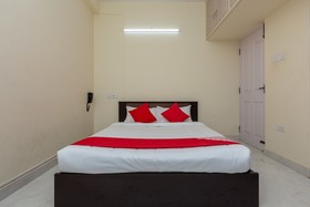 OYO 23081 Little Stay Service Apartments