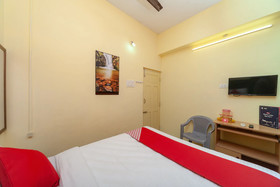 OYO 24898 Senthur Murugan Residency