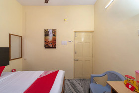 OYO 24898 Senthur Murugan Residency