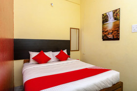 OYO 24898 Senthur Murugan Residency