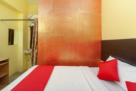 OYO 24898 Senthur Murugan Residency