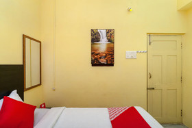 OYO 24898 Senthur Murugan Residency