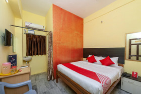 OYO 24898 Senthur Murugan Residency