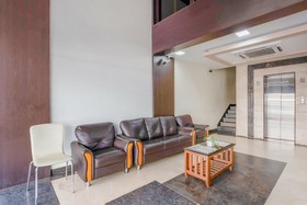 OYO Collection O 79286 The 33 Hotel