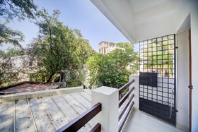 OYO Flagship 73612 Home Tree Service Apartments