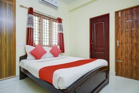 OYO Flagship 73612 Home Tree Service Apartments