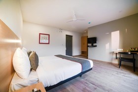 OYO Townhouse 211 Laguna Ecr