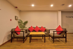OYO Townhouse 87 Spartan Nagar