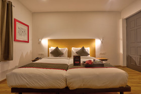 OYO Townhouse 87 Spartan Nagar