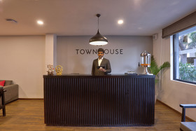 OYO Townhouse 87 Spartan Nagar
