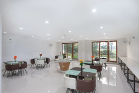 Purple Lake View by OYO Rooms