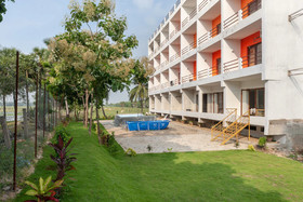 Purple Lake View by OYO Rooms
