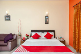 Purple Lake View by OYO Rooms