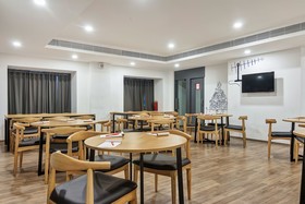 Queensway Park by OYO Rooms