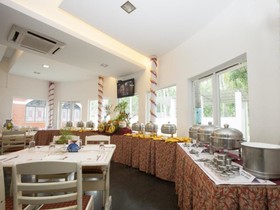 Shelter Beach Resort