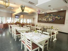 Shelter Beach Resort