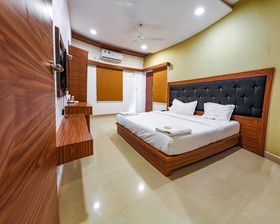 Star Holiday Inn by Nexstay