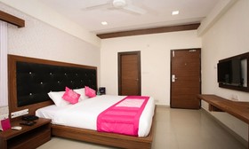 Star Holiday Inn by Nexstay