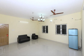 The Cozee Stay by OYO Rooms