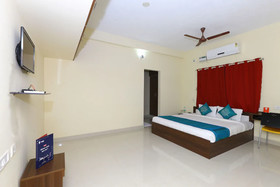 The Cozee Stay by OYO Rooms