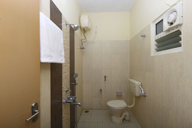 The Cozee Stay by OYO Rooms