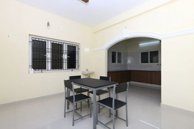 The Cozee Stay by OYO Rooms