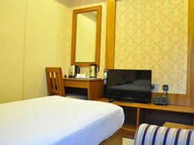 Super Townhouse Oak Alandur Near Chennai Airport