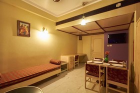 Hotel Saratha Rajans