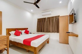 OYO 75753 Crescent Lodge