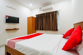 OYO 75753 Crescent Lodge