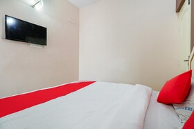 Royal Pride by OYO Rooms