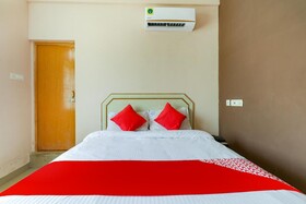 Royal Pride by OYO Rooms