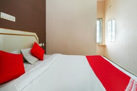 Royal Pride by OYO Rooms