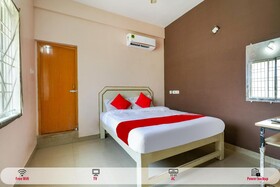 Royal Pride by OYO Rooms