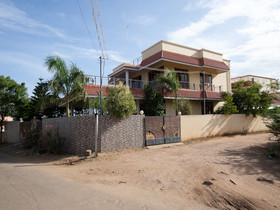 Royal Stay Service Apartments by OYO Rooms
