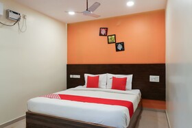 Sri Annapoorna Towers by OYO Rooms