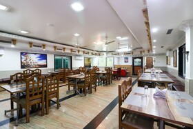 Sri Annapoorna Towers by OYO Rooms