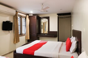 Sri Annapoorna Towers by OYO Rooms