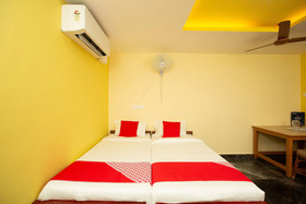 OYO 23398 Hotel Sri Murugan